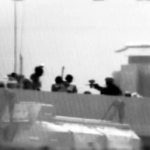 Unità d’assalto israeliane vengono respinte con colpi da fuoco e armi da taglio mentre abbordano la Marmara