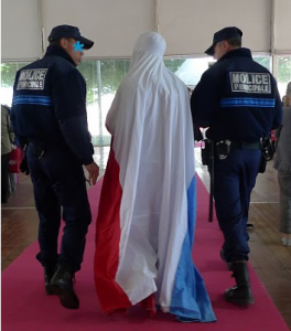 Francia: multe politicamente scorrette e patrioti in burqa